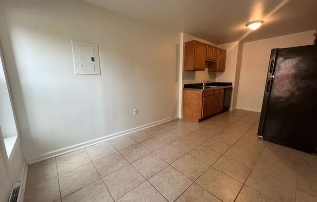 1 bed, 1 bath, 580 sqft, $1,399, Unit 5703 Hobart St. #B1