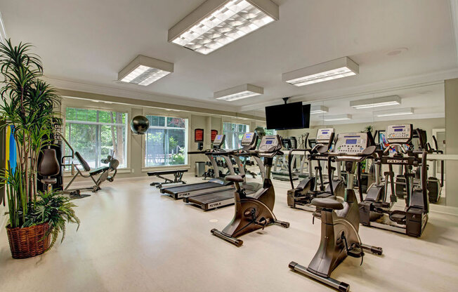 Portsmith Fitness Center Apartments in Everett, WA