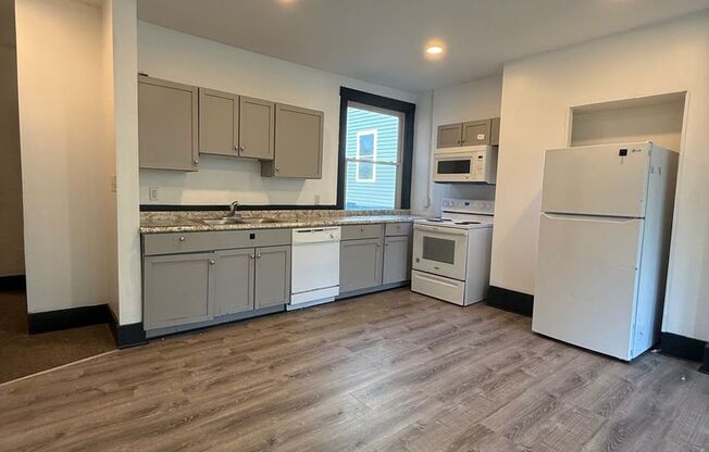 Spacious 2 Bedroom/1 Bath Apartment in Observatory Hill