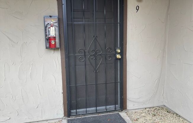 2 beds, 1 bath, 825 sqft, $1,250, Unit #9