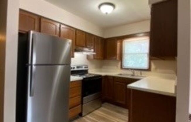 2 beds, 1 bath, $850, Unit Apt A