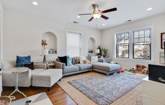 3 beds, 1 bath, 1,240 sqft, $3,450, Unit 1819L-1