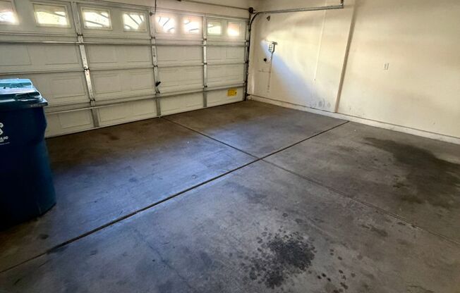 3 beds, 2.5 baths, $1,900