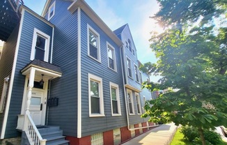 1111 ROSCOE