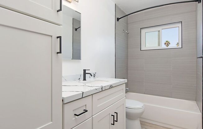 Top Corner 1 bedroom - RENOVATED and Awesome (walk in closet, free parking)