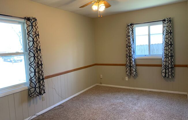 3 beds, 1 bath, $1,365