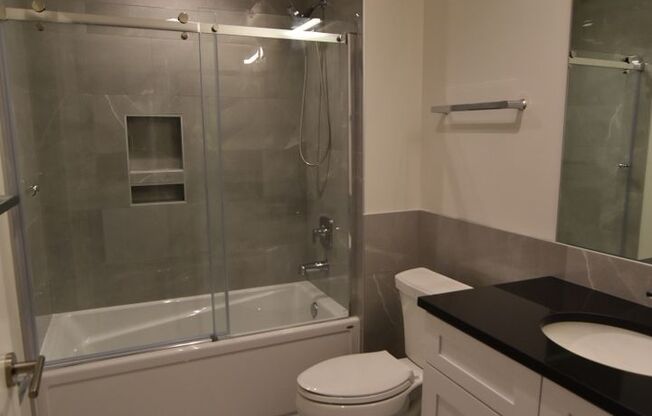 2 beds, 2 baths, 976 sqft, $4,175, Unit 3833-317