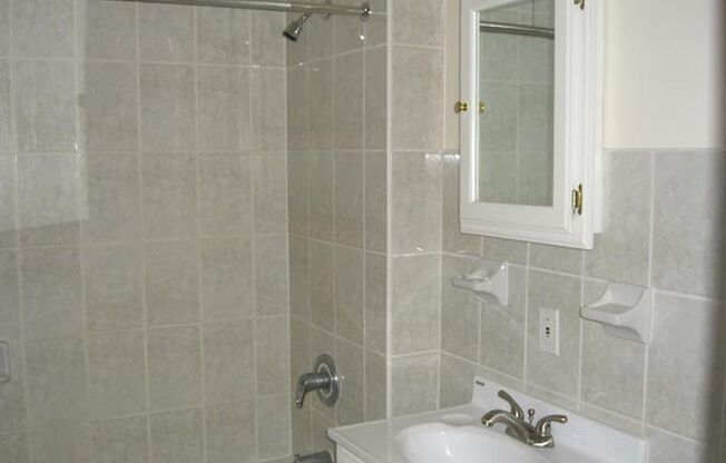 1256 CLAY AVE (929)263-1665