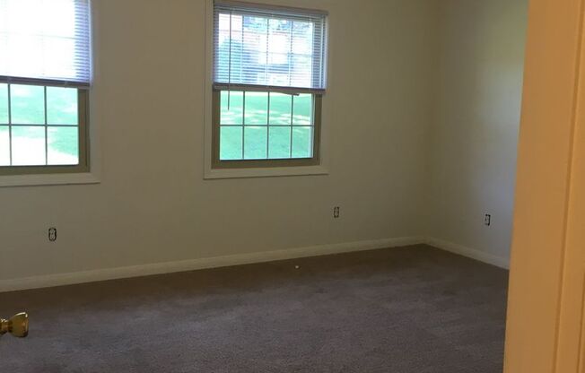 2 beds, 1 bath, 925 sqft, $1,185, Unit 07