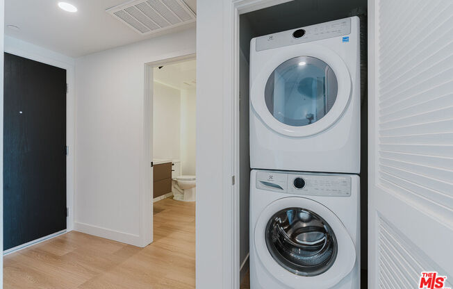 Studio, 1 bath, 569 sqft, $3,395, Unit 718