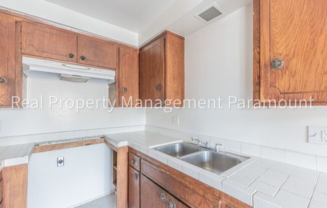 540 W Queen Street