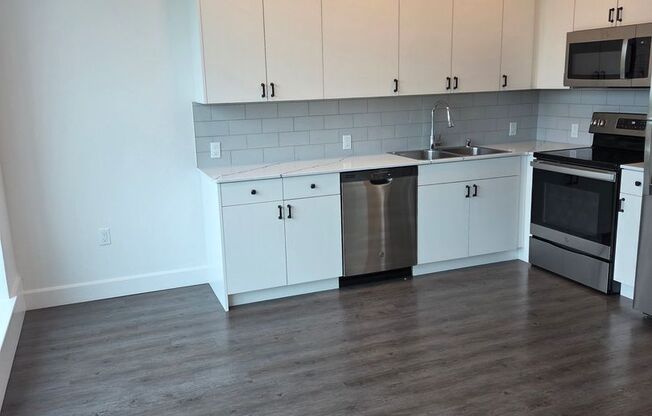 Studio, 1 bath, 327 sqft, $1,750, Unit 410-511