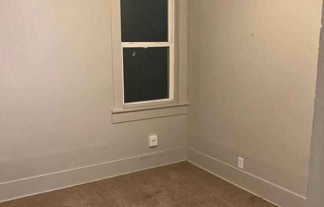 2 beds, 1 bath, $900