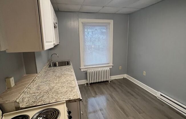 1 bed, 1 bath, $925, Unit Apt 3