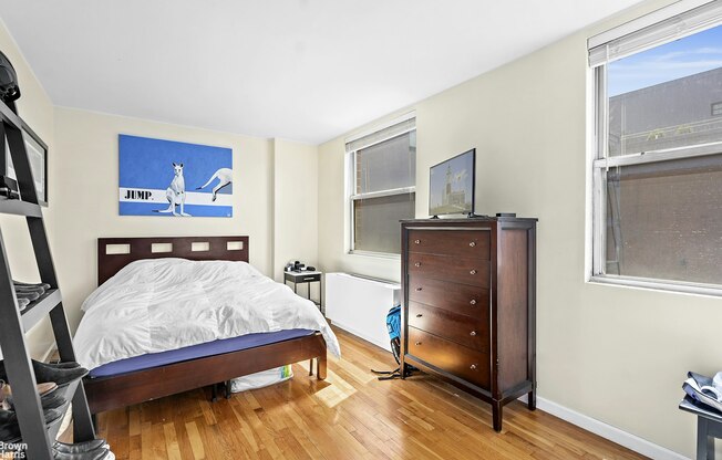 350 W 14 ST