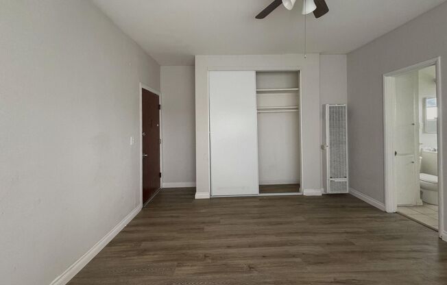 4th Street Apartments...Gorgeous Newly Remodeled Apartments...Great Location! CALL NOW!