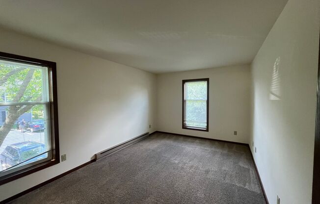 2 beds, 1 bath, 965 sqft, $1,675, Unit 7742RG