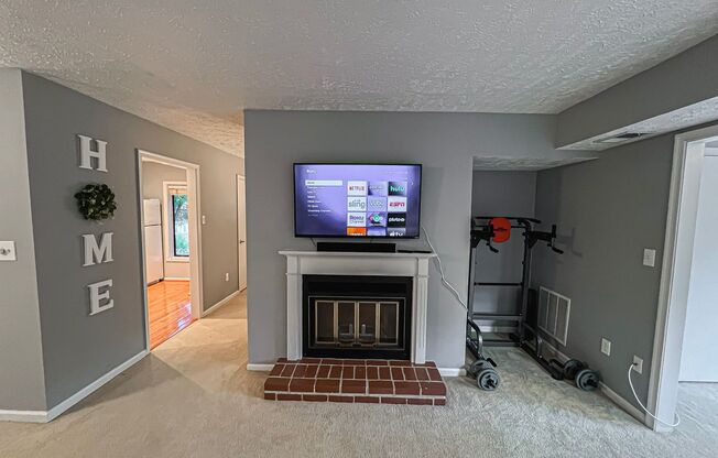 Fully Furnished And Stylish 1 Bedroom 1 Bath Condo In Hunters Crossing!