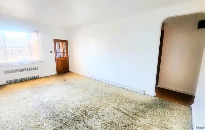 2 beds, 1 bath, 2,332 sqft, $3,000