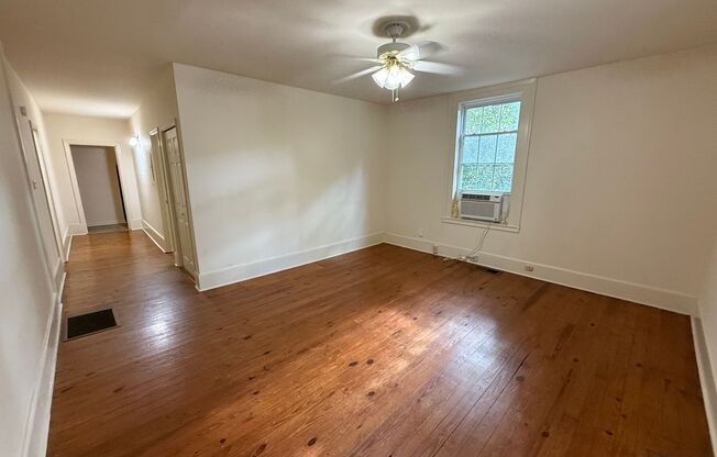 Charming Historic Home – Spacious 2-Bedroom Apartment in Boulevard/Normaltown