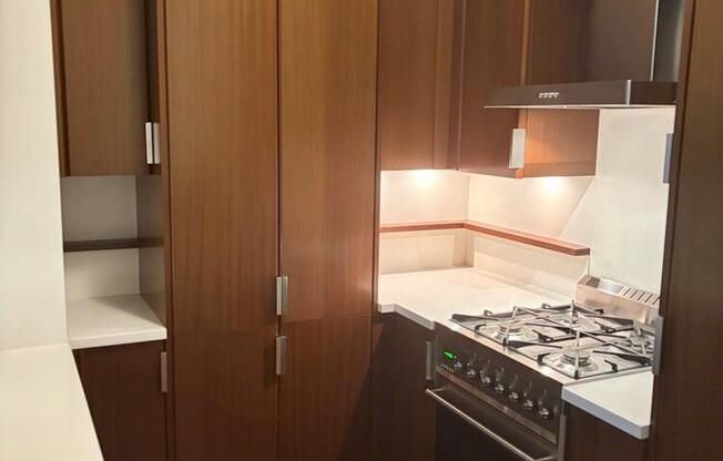 1 bed, 1 bath, 727 sqft, $5,318, Unit 808