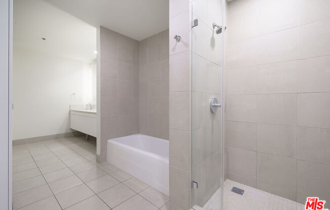 2 beds, 2.5 baths, 1,650 sqft, $4,995, Unit 716