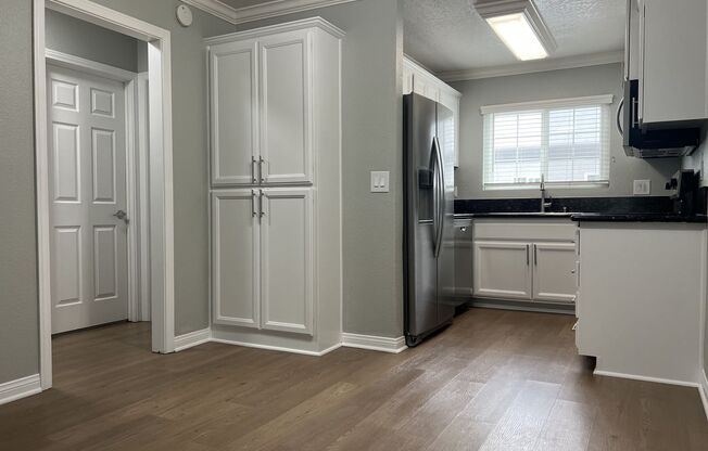 2 beds, 1 bath, 850 sqft, $2,675, Unit 861A