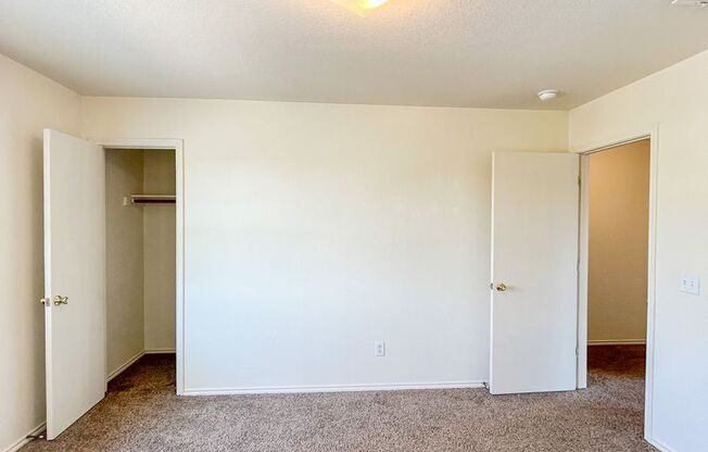 3 beds, 2 baths, $900, Unit D