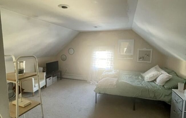 5 beds, 2 baths, $3,250, Unit 624 Smith #3