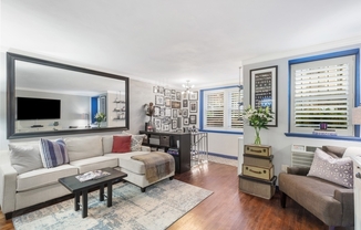 252 W 74 ST