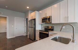 2 beds, 1 bath, 975 sqft, $2,400, Unit 5