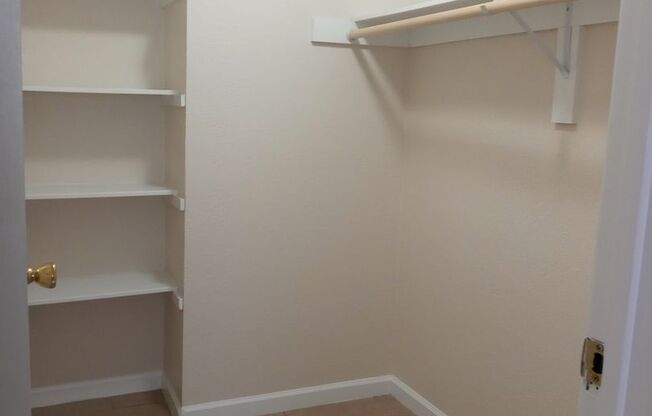 1 bed, 1 bath, 620 sqft, $1,200, Unit 3220 E