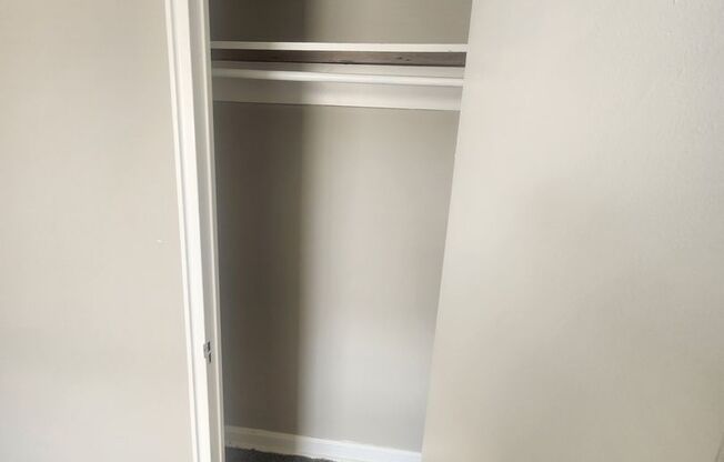 3 beds, 1 bath, 1,500 sqft, $1,300, Unit 1614-00