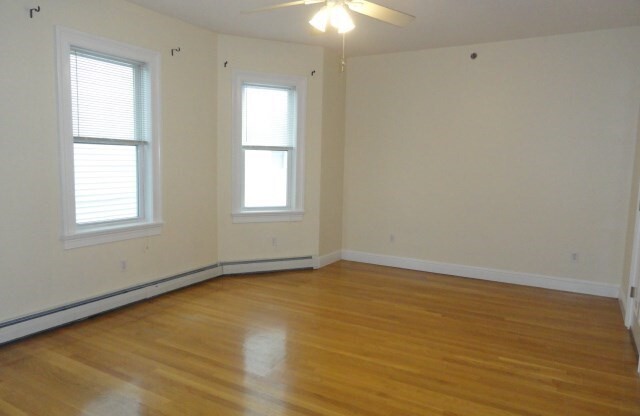 3 beds, 1 bath, 1,400 sqft, $2,800, Unit 1