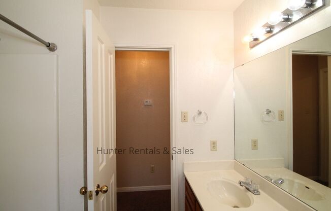 4 beds, 2 baths, $1,550