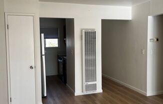 2 beds, 1 bath, $2,000, Unit 7