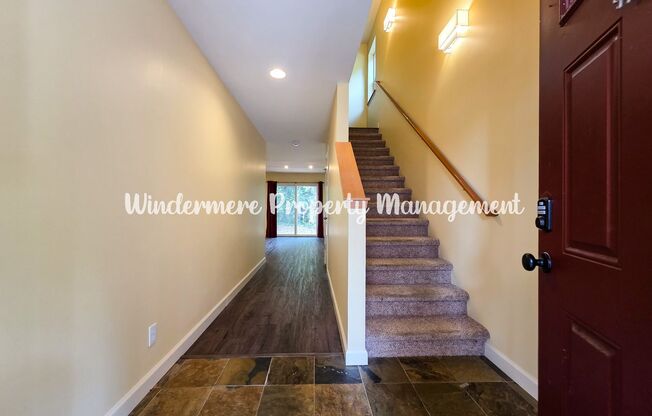 Beautiful and convenient 3 bed in convenient location