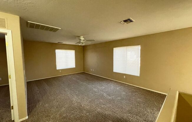 New carpet/ paint/ blinds 4 bedroom, 3 bath MOVE IN SPECIAL!!