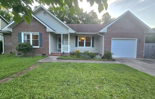 Awesome 4 Bedroom, 2 Bath Home off Cliffdale Rd!!!