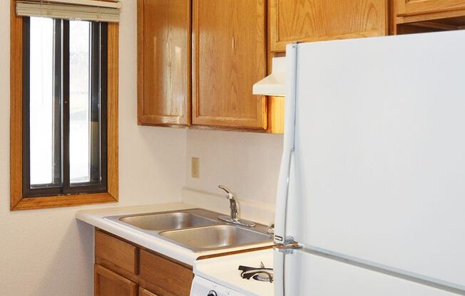 2 beds, 1 bath, 725 sqft, $1,215, Unit 1 - 23