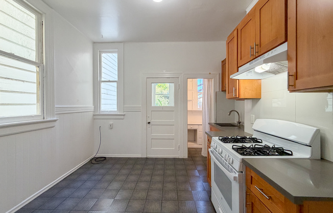 1227 MASONIC AVE