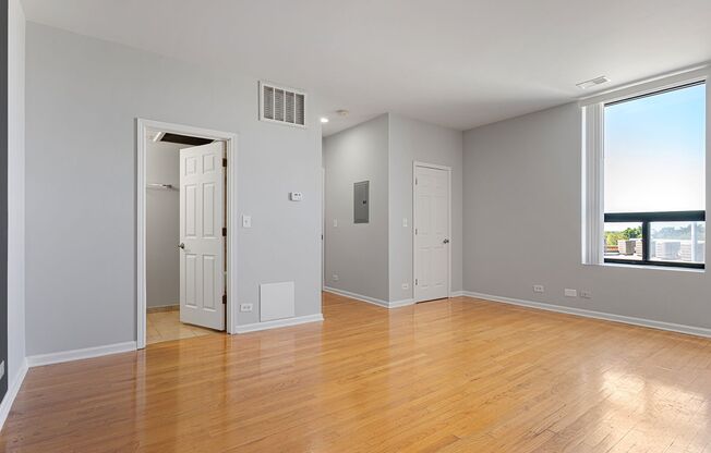 Studio, 1 bath, 353 sqft, $1,600, Unit 605