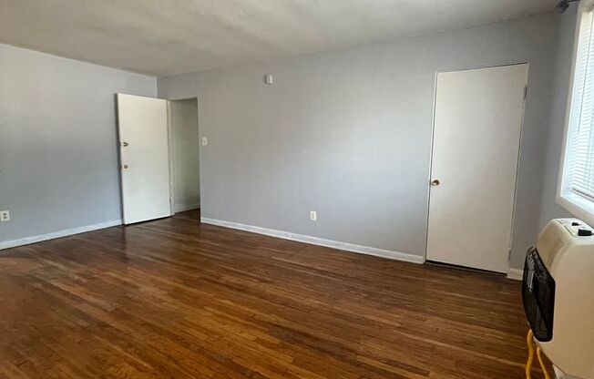 2 beds, 1 bath, $1,095, Unit Unit 1323B