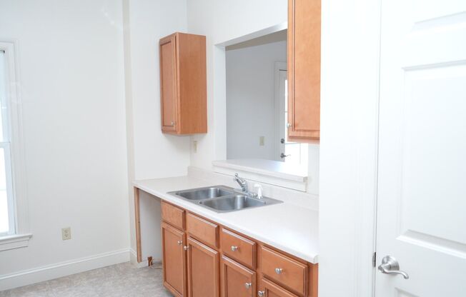 2 beds, 2 baths, 1,052 sqft, $1,750, Unit Ste #212