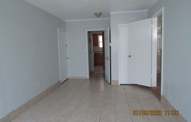 4 beds, 1.5 baths, $900