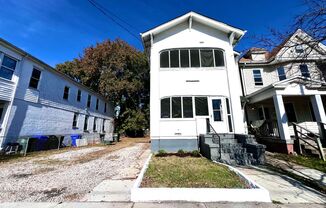 Charming 1st Floor, 3 Bedroom duplex next to Lafayette Park