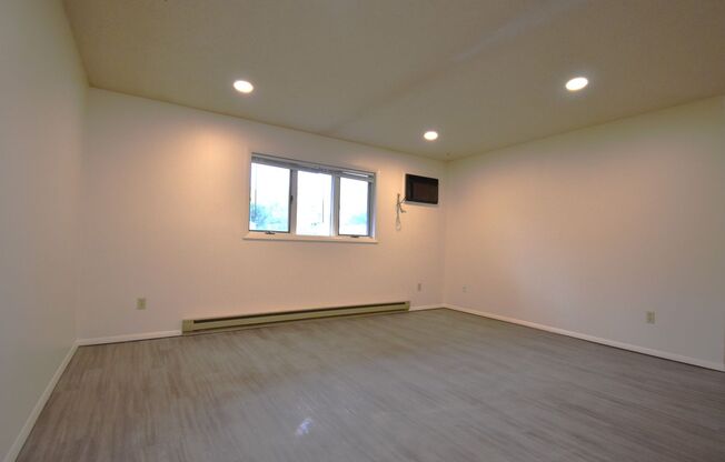 2BR/1Ba, close to 7th Street, food truck court and shopping