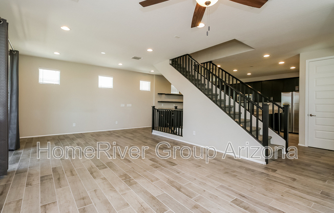 7024 W CORONA DR