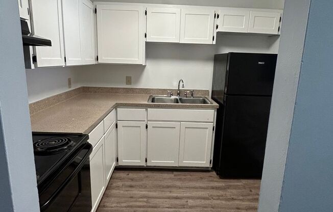 1 bed, 1 bath, 676 sqft, $975, Unit A2-8L