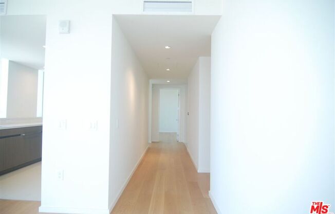 2 beds, 2.5 baths, 1,720 sqft, $5,500, Unit 2406